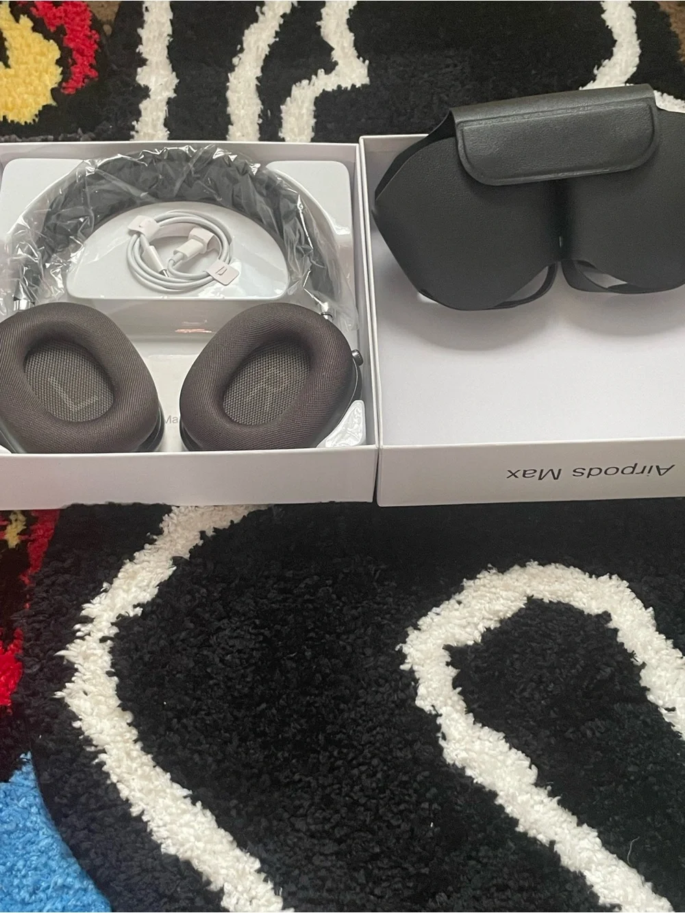 Apple AirPods Max - Silver and Black